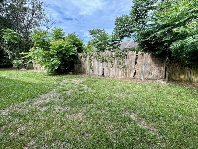 Building Photo - 63 Ivy Ln