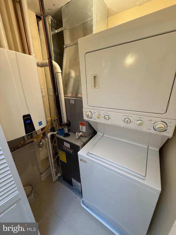 Building Photo - 532 8th St SE