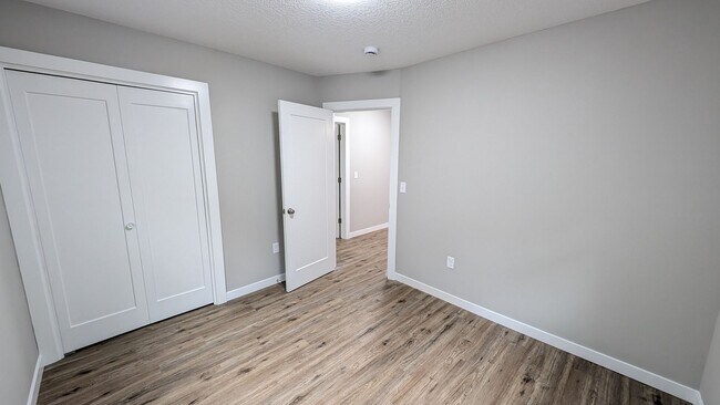 Building Photo - 3 bedroom 1 bath single level home