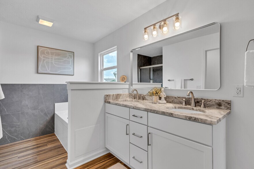 Building Photo - 9724 Brooks Dr