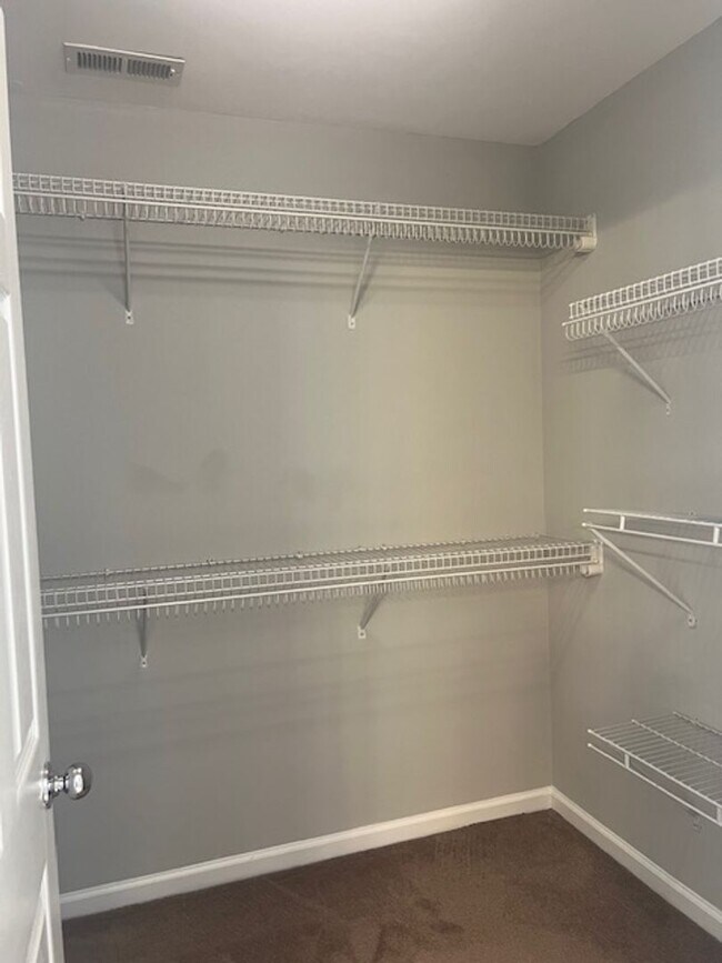 Building Photo - 8 Grosbeak Ln