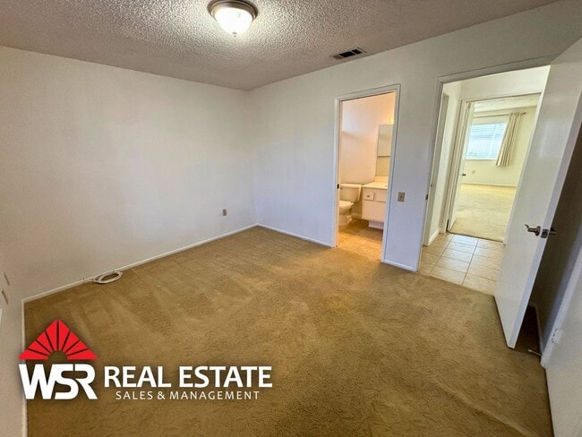 Building Photo - Sun City 55+ Community | 2 Bed, 2 Bath with Bonus Sunroom