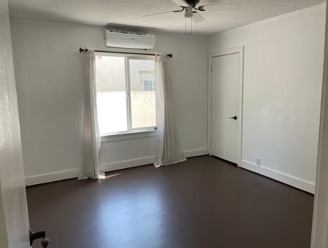 Bedroom 1 - 727 N Alta Vista Blvd