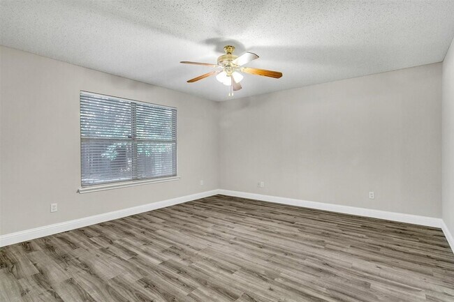 Building Photo - 8105 Flowertree Dr