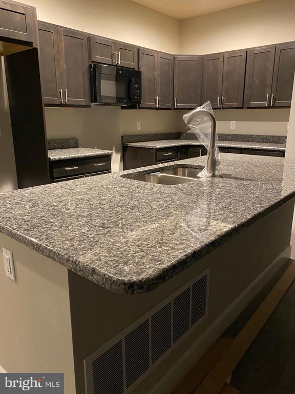 Building Photo - 6126 Sawgrass Ct