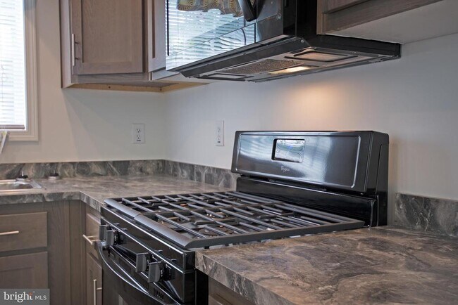 Building Photo - 68 Friars Ln