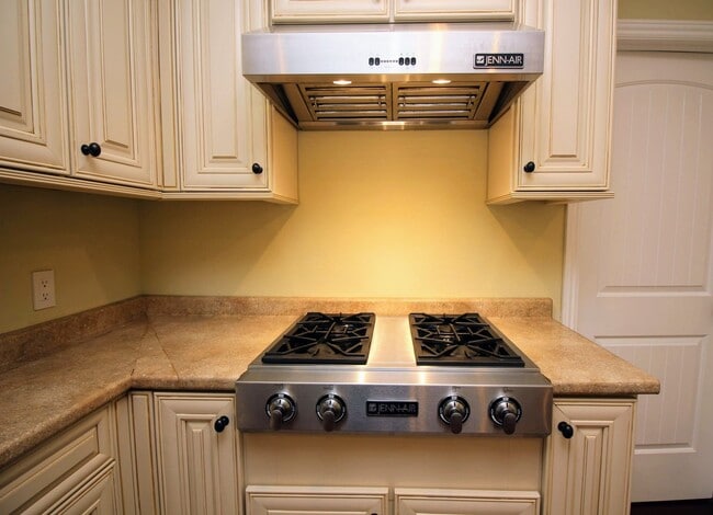 Building Photo - 2 Bedroom Home with Large Yard in SW Santa Rosa