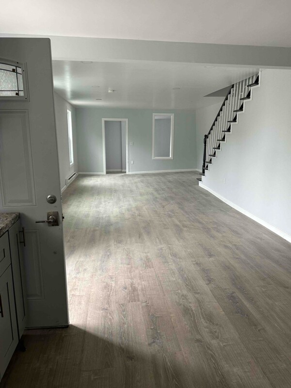 Building Photo - 535 W State St