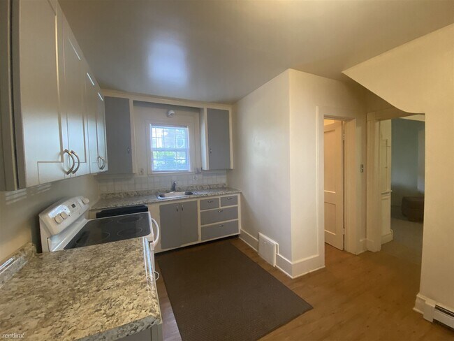 Building Photo - 4 br, 2 bath House - 1427 Broadway St Apt 1