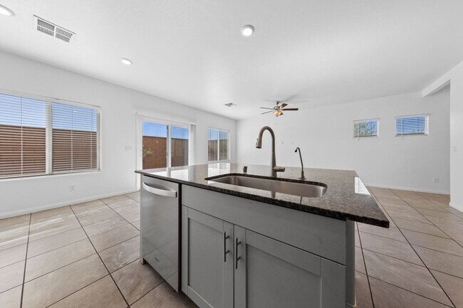 Building Photo - 4 Bedroom Home in Southern Highlands