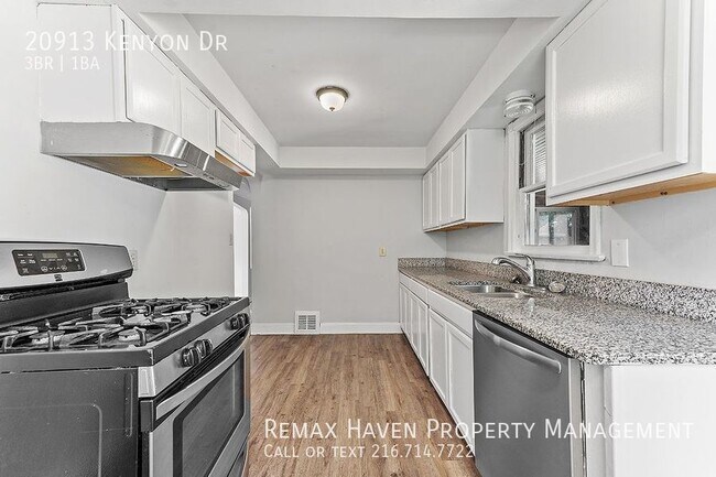Building Photo - 20913 Kenyon Dr, Maple Hts - Spacious, Jus...