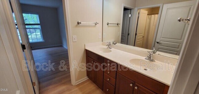 Building Photo - 410 Euphoria Cir