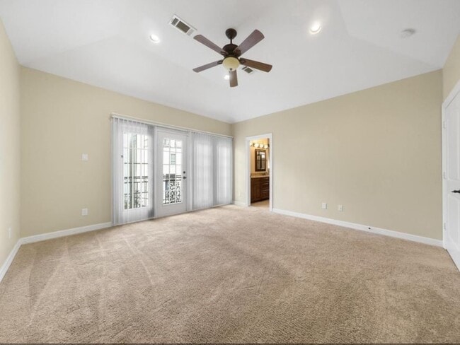 Building Photo - 2736 Cortlandt St