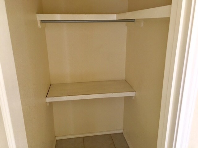 Building Photo - 717 W Bronze Dr