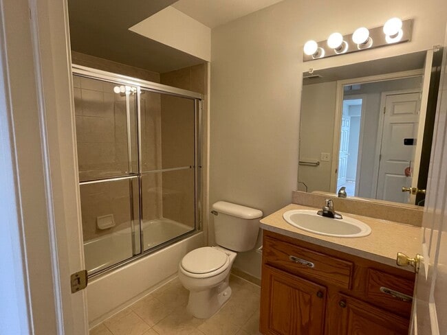 Building Photo - Shelby Township 2 Bedroom, 2 Bath Condo-St...