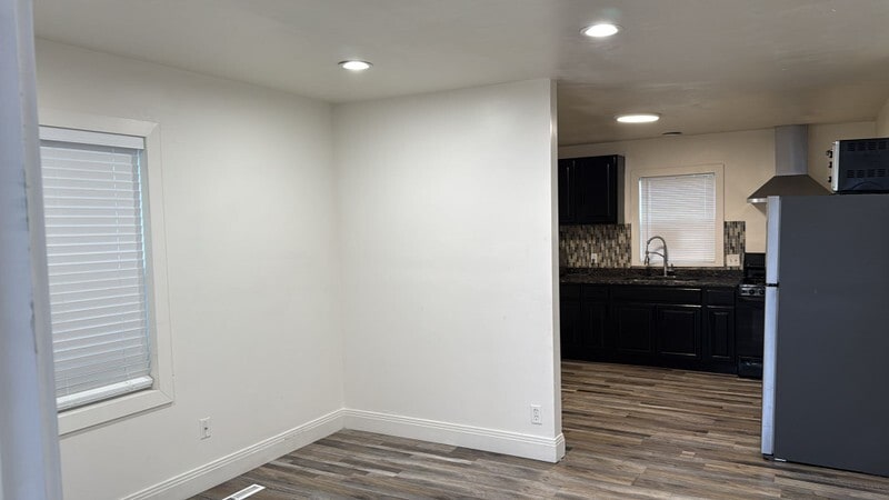 Building Photo - 819 W 400 N