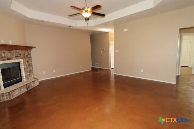 Building Photo - 401 Rainbow Court