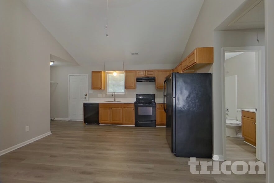 Building Photo - 212 Cottonwood Park Dr