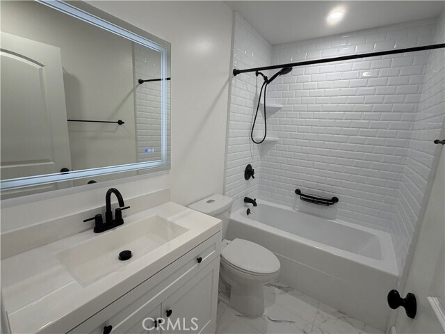 Building Photo - 7101 Fallbrook Ave