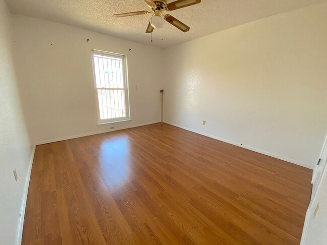 Building Photo - Northeast El Paso 3 Bed Refrig A/C