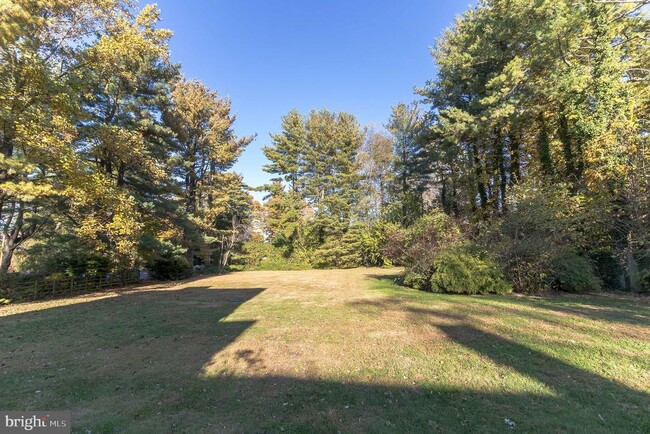 Building Photo - 1911 Stone Ridge Ln