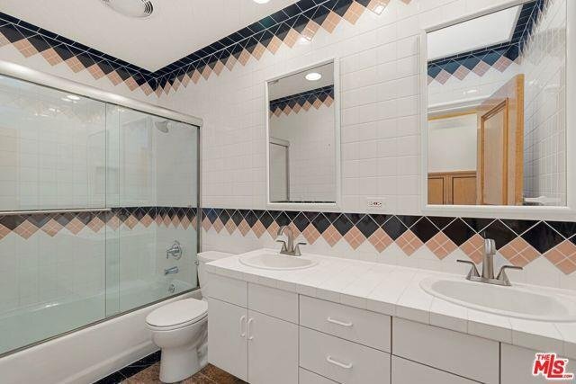 Building Photo - 3121 Stanford Avenue, Los Angeles, CA 9029...