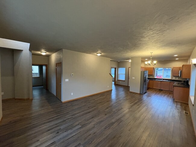 Building Photo - 348 Watercress St