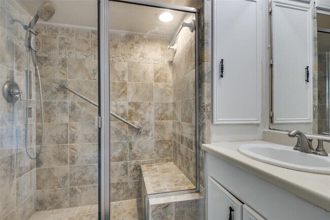 Building Photo - 116 Ridge Oak Dr