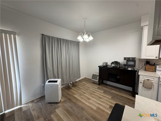 Building Photo - 1500 N Claremont Cir
