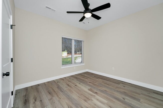 Building Photo - Hickory Village 55 Plus, LLC - 3700 E Cherry St Springfield, MO 65809