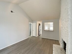 Building Photo - 2/1 Duplex in North Austin