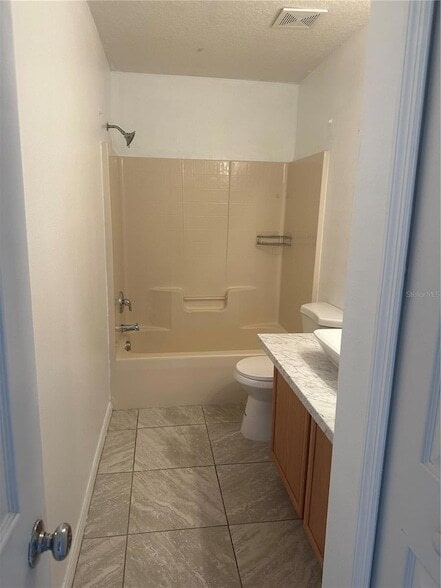 Building Photo - 712 Parrot Ct