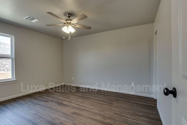 Building Photo - 400 Keiths Wy