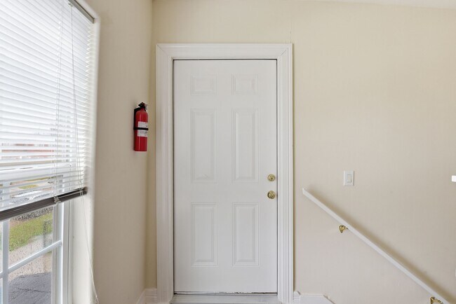 Building Photo - 2513 Shakespeare St