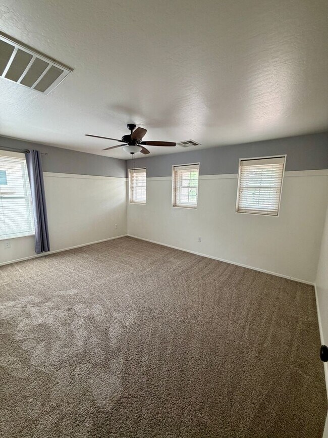 Building Photo - Beautiful 3 bedroom, 2.5 bath home located in the highly sought after community of Power Ranch