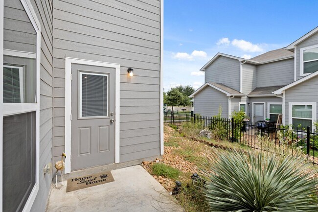 Building Photo - 10806 Quinn Ct