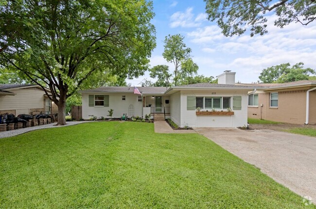 Building Photo - 833 Peavy Rd