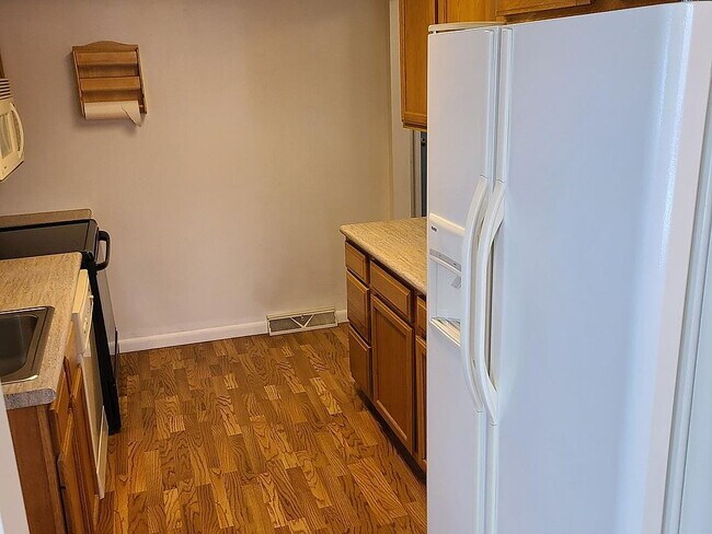 Building Photo - Remodeled master suite