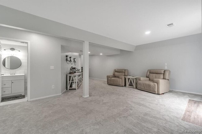 Building Photo - 1116 Lakeview Cir
