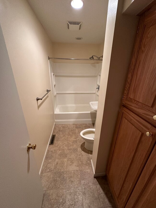 Building Photo - 4911 Sunset Dr