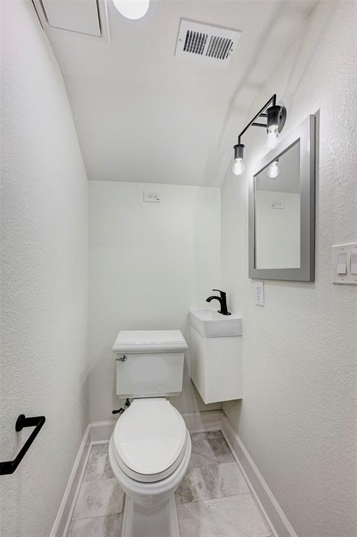 Building Photo - 3071 Locke Ln