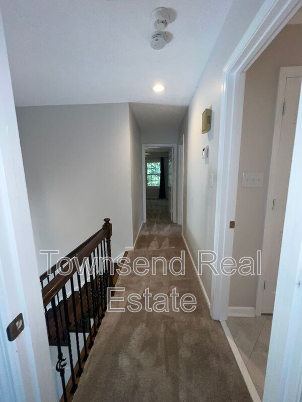 Building Photo - 303 Wagoner Dr