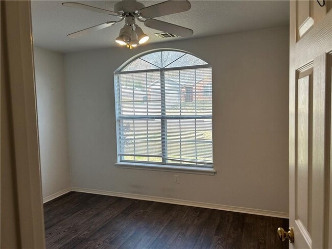 Building Photo - 1239 China Berry Ln