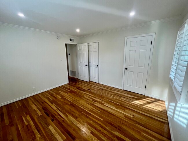 Building Photo - 6666 Sedan Ave