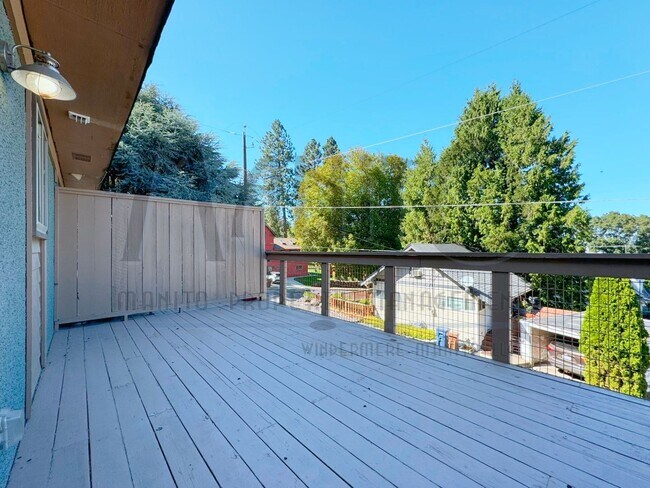 Building Photo - 521/523 E 11th Avenue Duplex