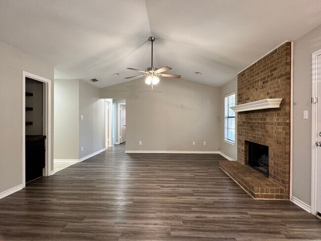 Building Photo - 411 Hickory Rd