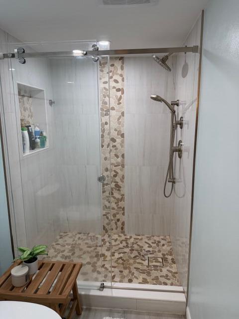 Building Photo - 3040 Lake Shore Dr