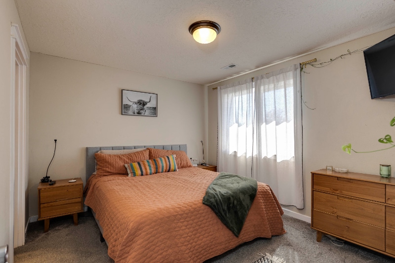 Building Photo - 1026 E 15th St