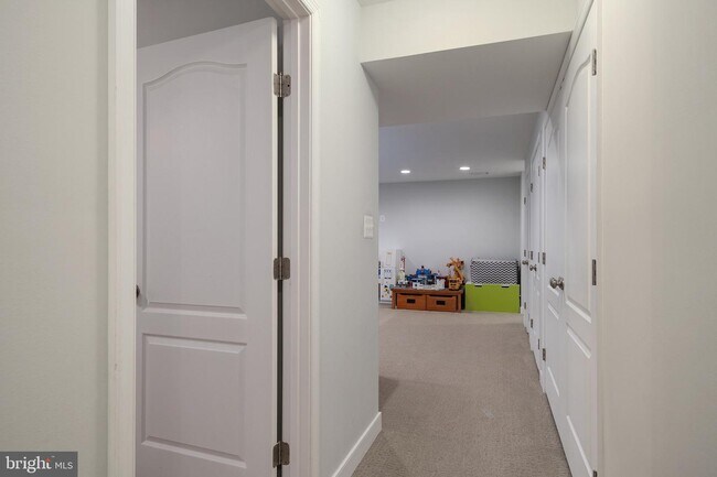 Building Photo - 132B Pineview Ave