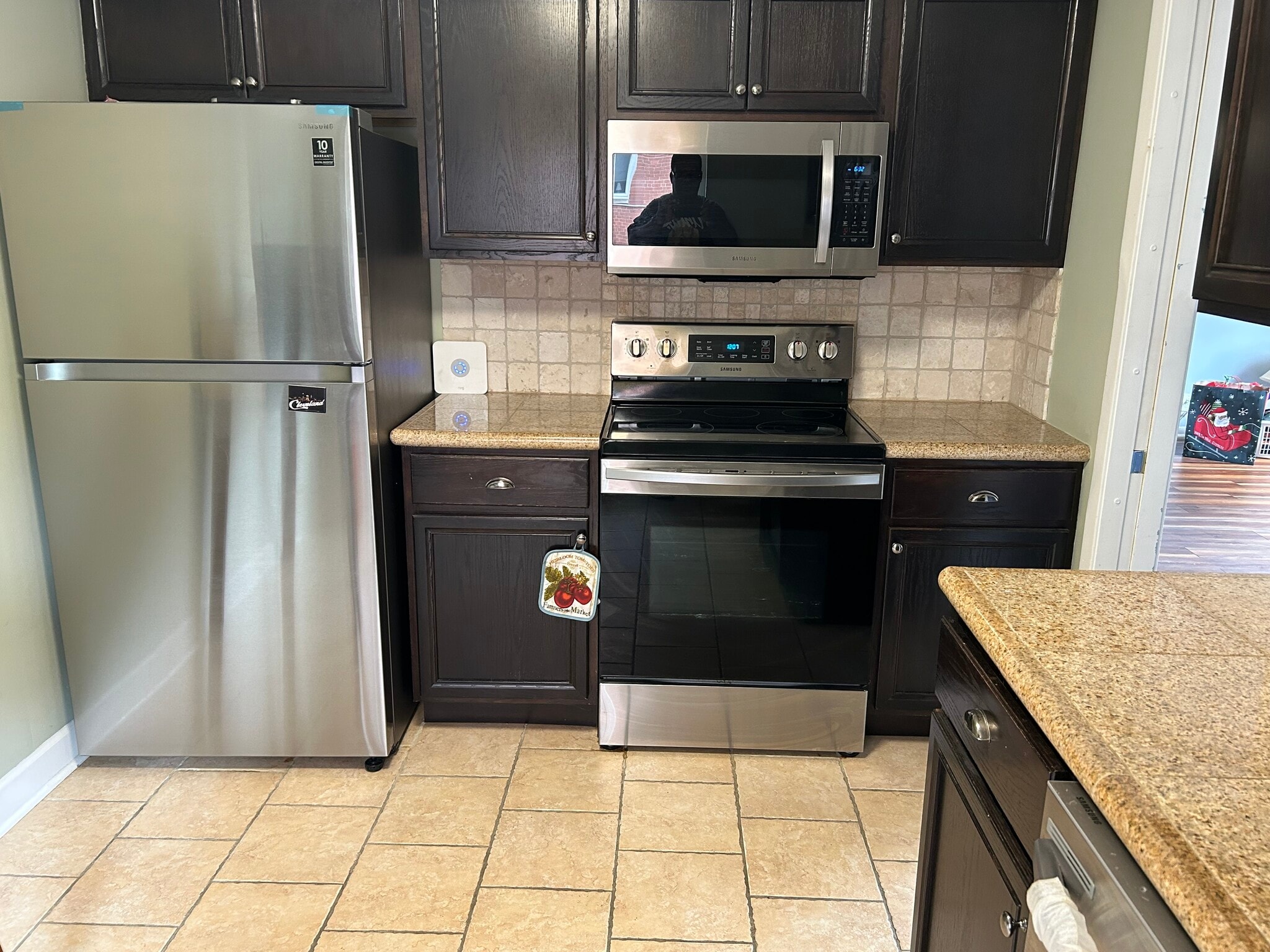 Stainless steel appliances - 19425 Van Aken Blvd